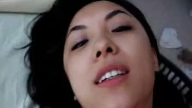 Un casting red tube sexe movies asiatique mignon et sexy masturbe une chatte poilue