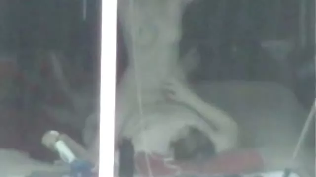 La blonde en bas, comme free classic porno un minou, était allongée sur le canapé