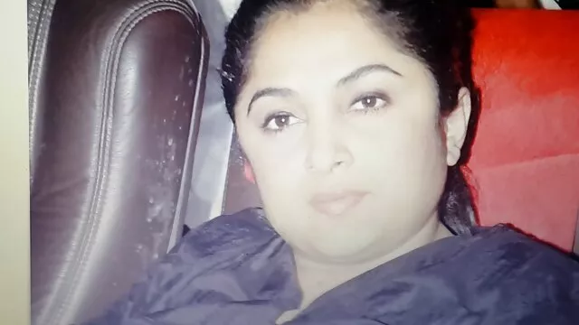 Le mec baise une jeune salope aux mature xxx film gros seins
