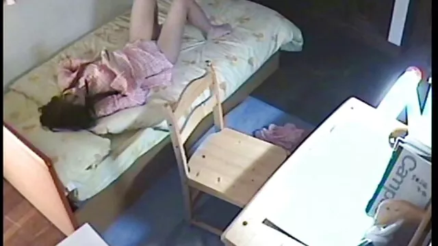 Une brune à la chatte francais tube porno rasée se fait baiser dans les toilettes