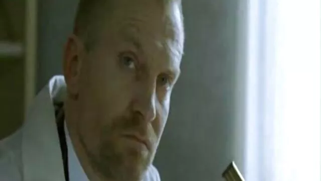 Le mec branle son pénis élastique, porno movies hot filmant tout en vidéo
