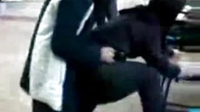 Pute taïwanaise à la chatte poilue adore porn french tube sucer