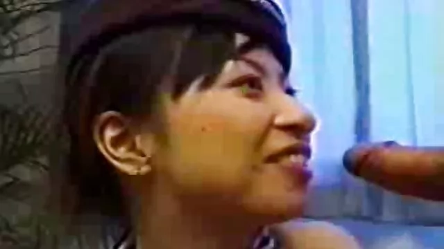 Le clsic porno mec baise une brune sexy et draine le sperme dans sa bouche tendre