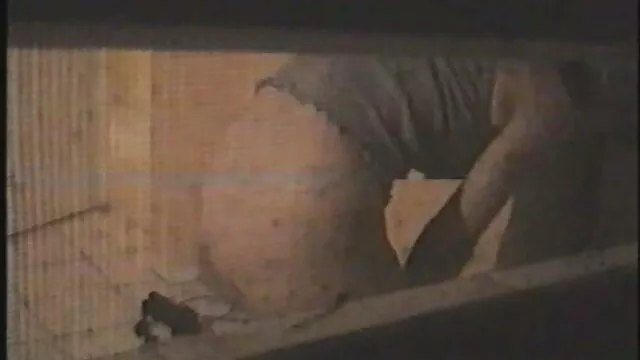Brunette suce une bite porno finis très habilement