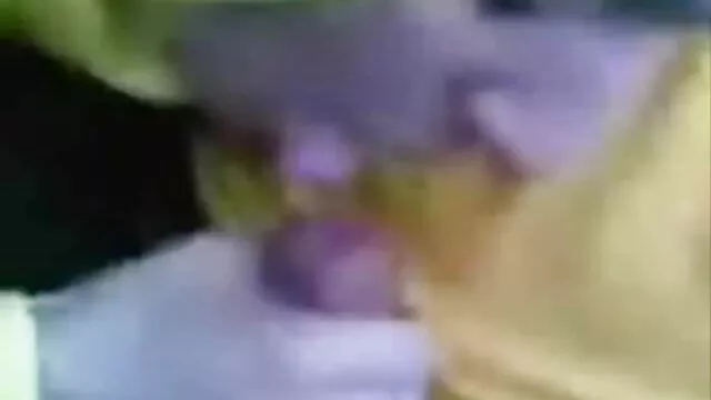 S'enduit de yaourt et se doigte la 2017 tube porno chatte
