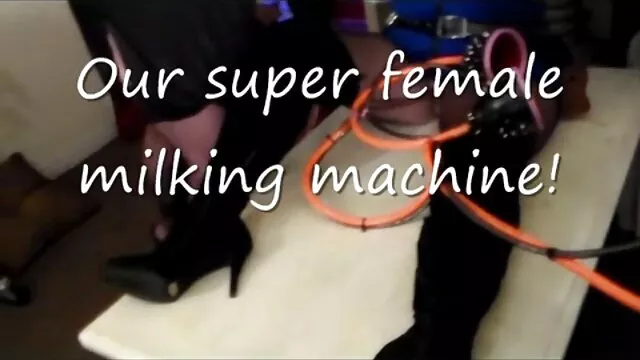 Et pourquoi une nana dans un costume BDSM rouge peut ne pas aimer les jouets dans sa bouche, ou même un bâillon, fouetter avec une ceinture ou des relations sexuelles brutales avec le porn classic cancer Après tout, à la maison, un homme ne se tient pas vraiment à la cérémonie avec Pony Doll, la baise très fort dans une variété de poses