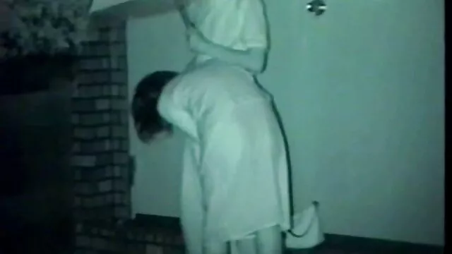 Après full vintage porno movies avoir poussé un peu sur le rivage, le trio recommence à baiser, exploitant l'anal d'une beauté aux cheveux noirs à cent pour cent