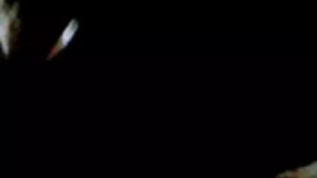 Au début, c'est juste le cunnilingus qui excite la fille, puis la baise. Une bite nylon porno tube dans son trou humide et chaud prend beaucoup de plaisir