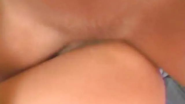 Lanie caresse une bite avec ses belles jambes rocco porno tube