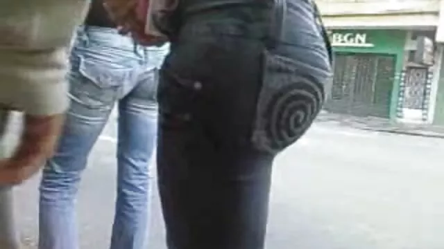 Une belle negrito suce un tube sex porn film pénis noir et baise avec son amant