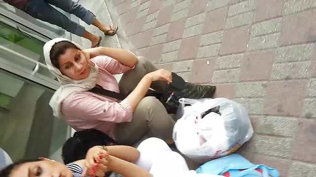 Un babysitter porno tube jeune étalon japonais, baise une chienne douce avec une chatte poilue avec sa langue et frottant son trou avec ses doigts, lui donne une bite sale dans sa bouche, la tête de laquelle la salope lèche comme une sucette