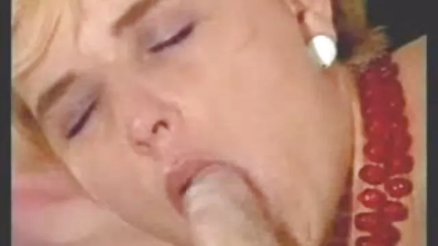 L'étudiante porno granini Kaitlyn baise dans la maison du professeur