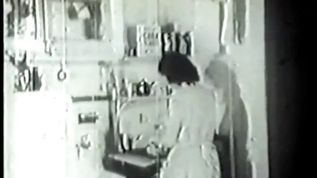 Un mec avec un ami baise férocement video adulte francais tubes pornos en anal et éjacule dans la bouche d'une prostituée rousse