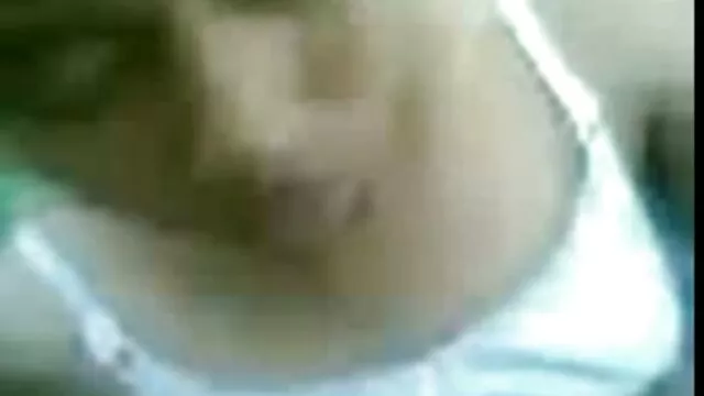 Un jeune amoureux du glamour rêvait de trouver un mec riche, elle a trouvé un mec sympa dans une voiture, au début il lui semblait même mignon et charmant movie porno film