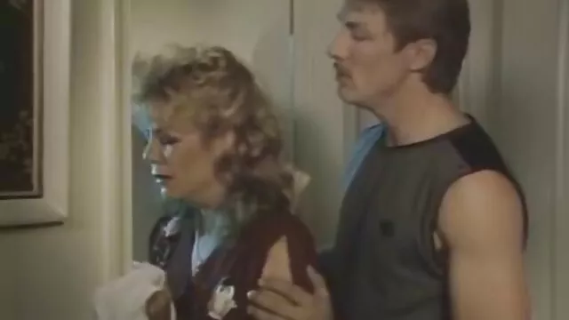Le sergent baise une jeune recrue dans le porno 2018 tube gymnase