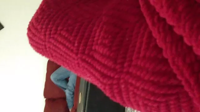 Une chienne sexy tourne sur un boulon en bonne santé de son nouvel ami, et il développe avec compétence tube porno mobile son trou humide, puis laisse une fontaine de sperme sur son ventre élastique