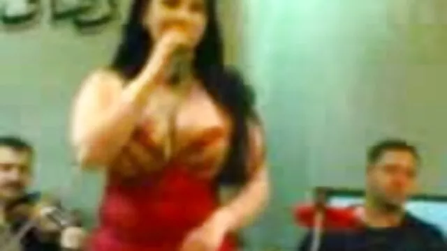 Deux mecs ont appelé deux retro porn cinema prostituées lubriques qui ont promis de répondre à tous leurs caprices