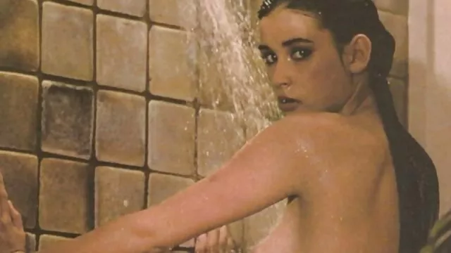 Une jeune fille sexy Gia magma film tube baise avec un mec aux cheveux longs