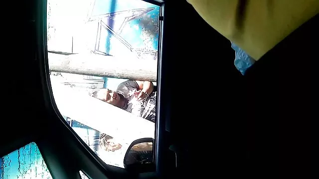 Blonde en bas noirs sekx videok obtient un soin du visage