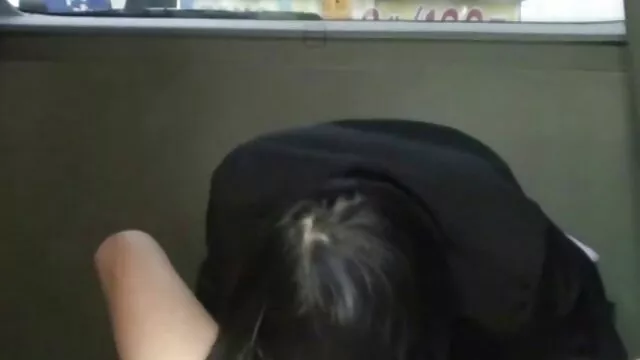 Une vieille tante expérimentée garde toujours film xx tube une servante à la maison, elle aime quand de jeunes et douces mains féminines s'occupent d'elle
