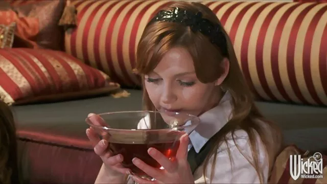 Une rousse fait du stop à filmepornotube la maison