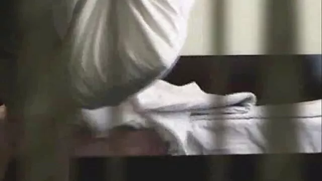 Une jolie brune, toute complètement couverte de tatouages, a été surprise par un garçon musclé lors d'une visite interdite à la chambre des hommes, où elle a été sévèrement baisée en punition dans sa bouche écarlate et cz porno tube sa chatte perfidement excitée
