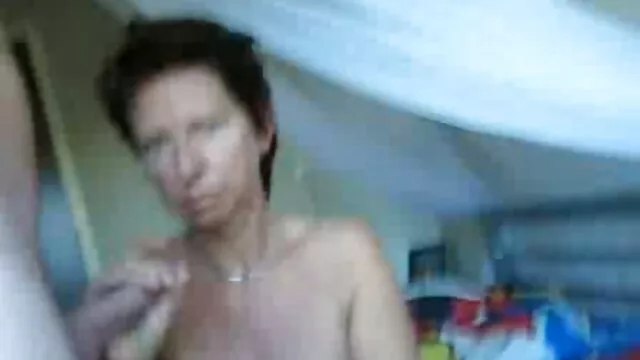 La chienne baise avec une porno site movies bite en caoutchouc, dont elle se termine bruyamment