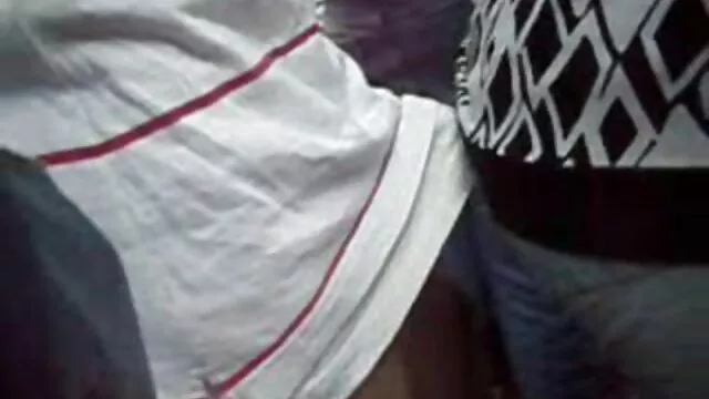 Le mec attrape son pénis puissant et excité tube xxx francais avec ses mains fortes et le branle en une violente éruption sur le ventre