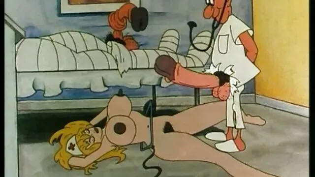 Blonde pisse amusant sur la pelouse film porn t