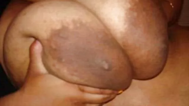 Après avoir réglé la caméra, le nigga musclé est attaché entre les jambes de porno lesbien tube sa chienne et lui lèche passionnément la chatte