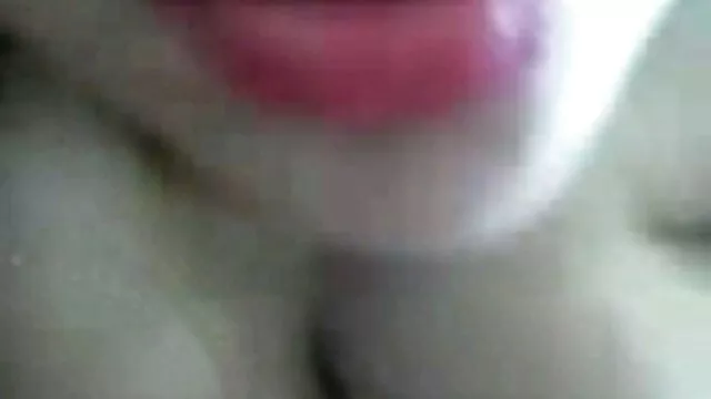Blonde sexy video sexe classique aux gros seins baise avec un homme noir sur le matelas