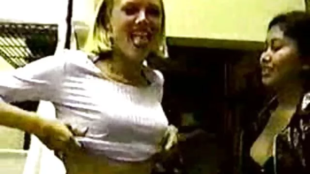 La brune bronzée tube porno tv Eva Lovia a des relations sexuelles romantiques et douces avec un mec