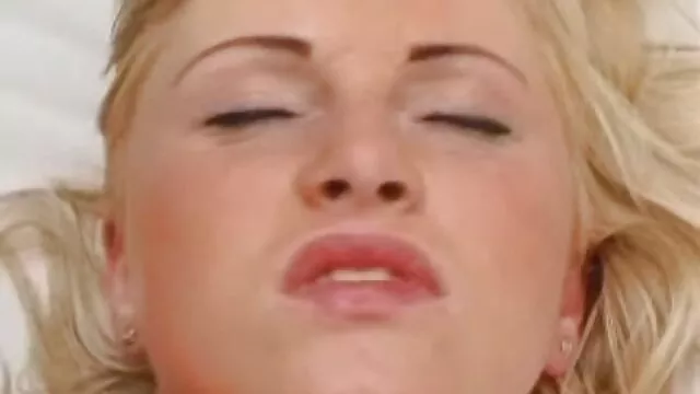 Blonde sexy pleine de passion sex movie porne